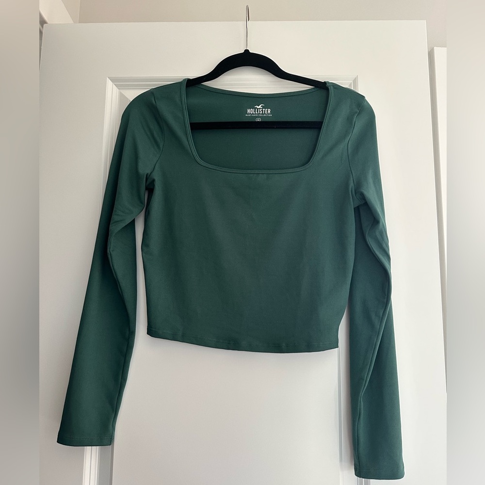 Hollister Women's Forest Green Cropped Longsleeve